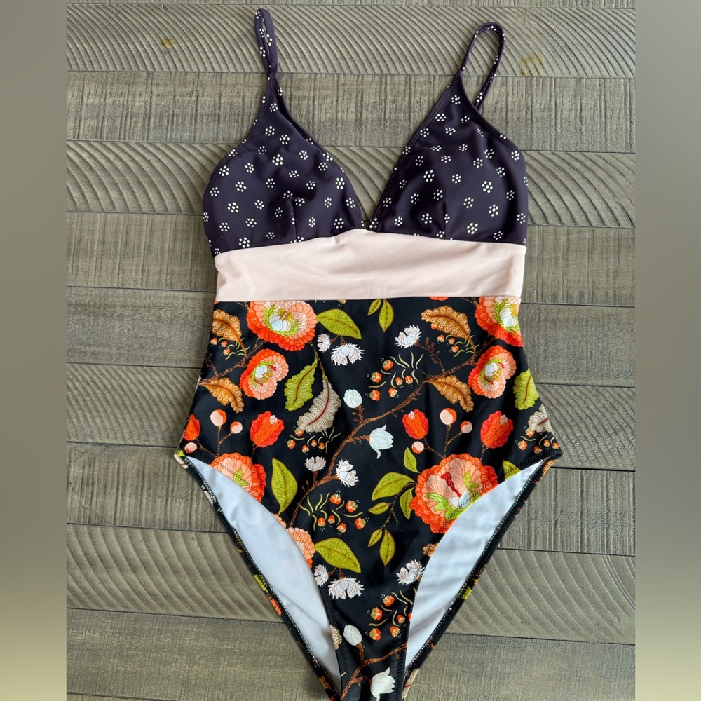 Cupshe One Piece Color Block Design Swimsuit Woman’s Size Medium (NWOT) - Picture 4 of 11